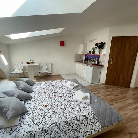 Hotelik Gold Raszyn Buitenkant foto