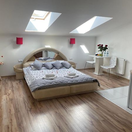 Hotelik Gold Raszyn Buitenkant foto