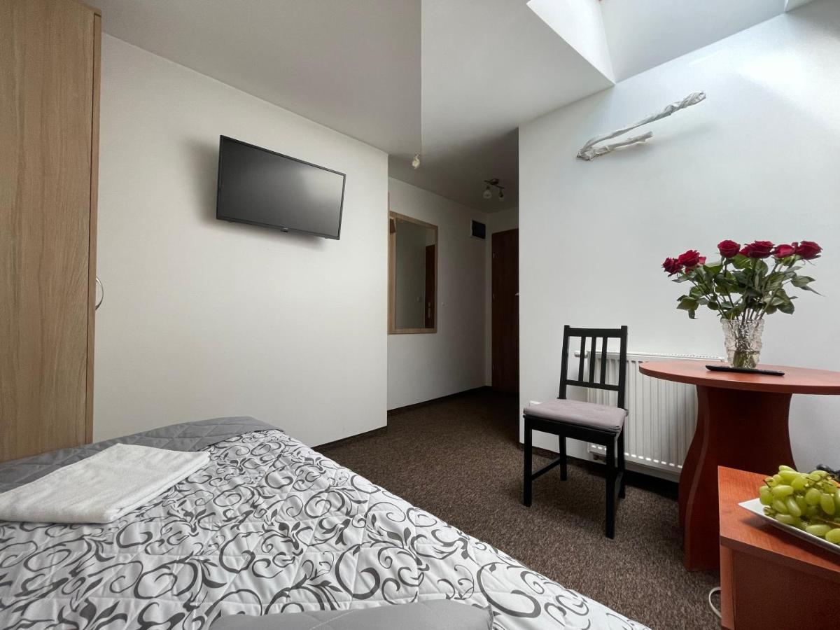 Hotelik Gold Raszyn Buitenkant foto