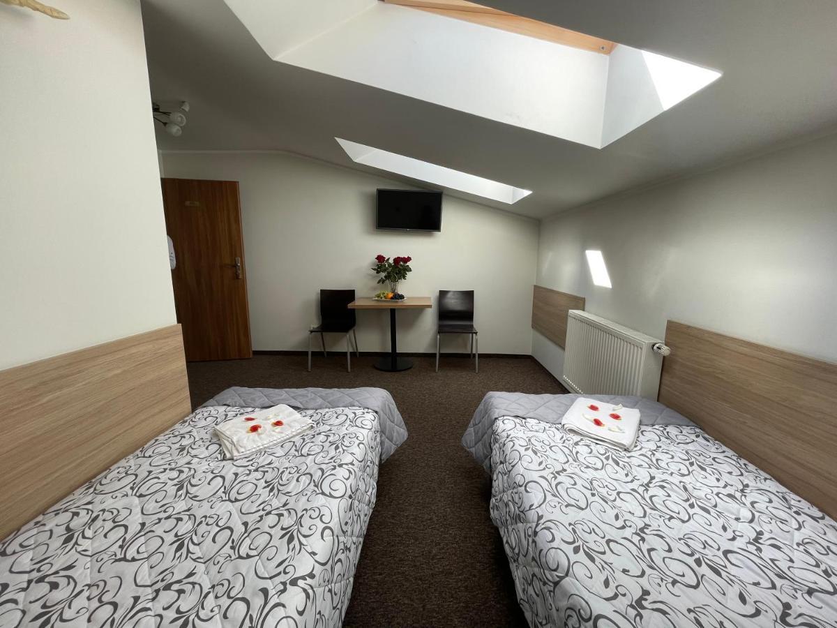 Hotelik Gold Raszyn Buitenkant foto