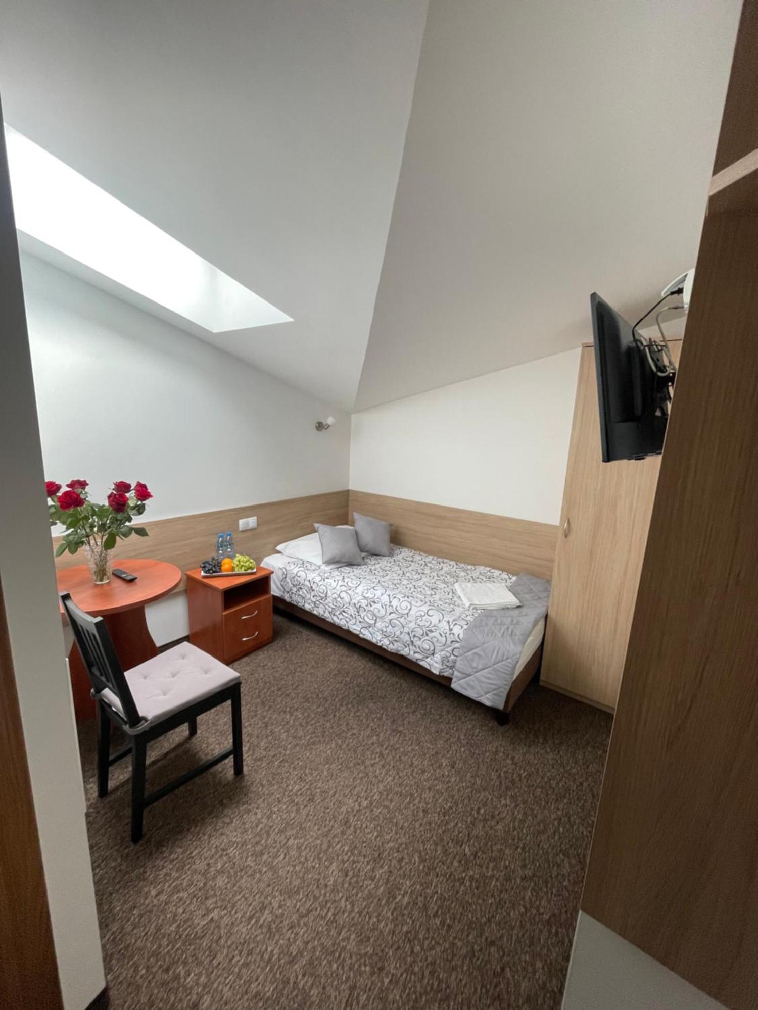 Hotelik Gold Raszyn Buitenkant foto
